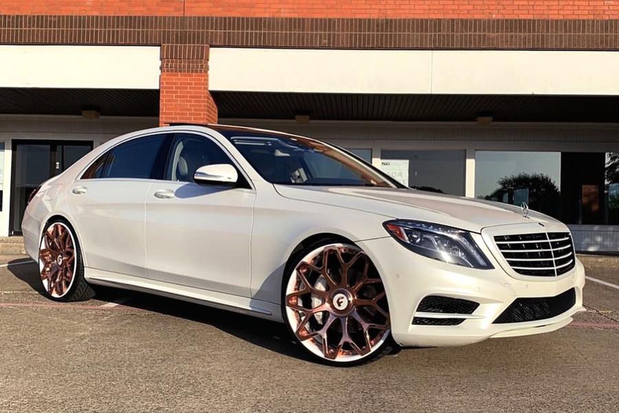  Mercedes-Benz S550 on Forgiato Wheels (Tessi-ECL) 2019 года  (фото 1 из 2)